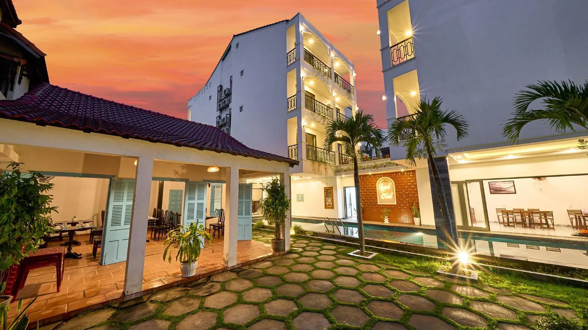 Hoi An Legend Charm Boutique Hotel 3*, Hoi An